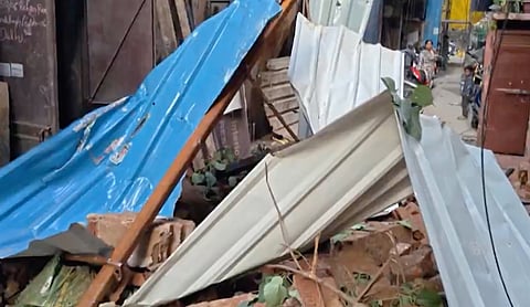 A labourer died and another was seriously injured after allegedly falling from a height while carrying out whitewashing work in Delhi’s Fateh Nagar. | Photo: Screen grab from X