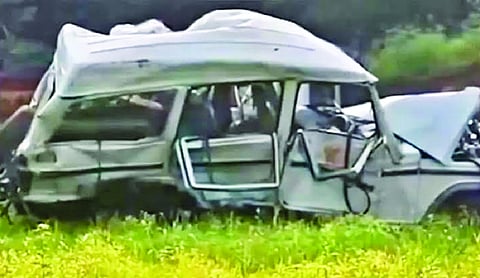 6 killed as speeding truck collides with SUV in Maharashtra
