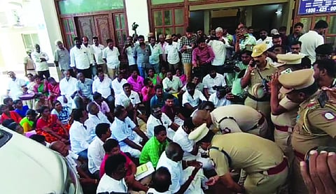 AIADMK protests against alleged cash distribution in Coimbatore