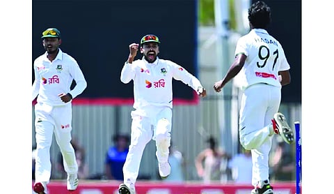 Bangladesh closes in on historic win as Australia’s batting woes return on Day 3