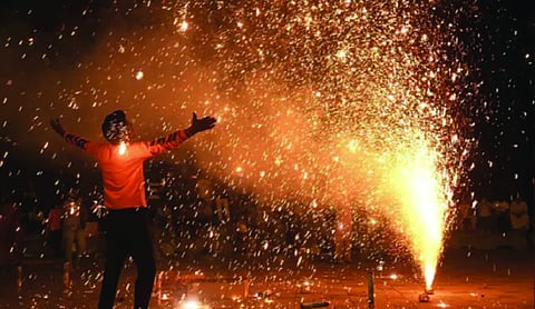 Bombay HC bans bursting of firecrackers on roads