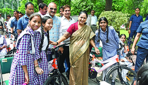 CM distributes 200 bicycles to class 9 girls under vidya vahini Yojna