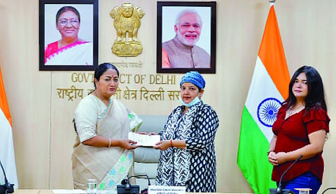 CM gives Rs 1 cr each to families of COVID-19 warriors