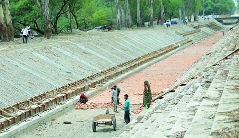 CM Rekha inaugurates infrastructure projects in Shalimar Bagh, Pitampura