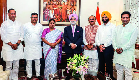 Delhi Cabinet meets LG Sandhu, discusses Govt initiatives