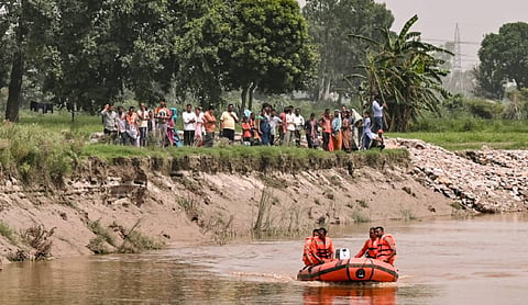 4 Minors feared drowned in Yamuna near Delhi's Alipur, search operation continues
