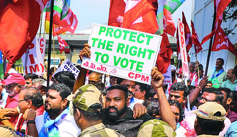 ECI extends SIR amid poll panel row