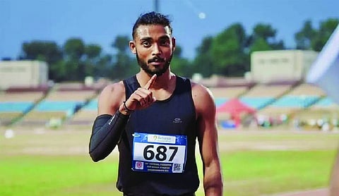 First Indian to reach 110m hurdles final in CWG, suffers injury