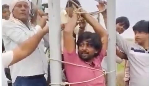 Villagers in Hardauli village, Fatehpur, tie a telecom technician to a mobile tower over prolonged network issues. (Source: X/Screengrab)