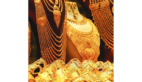 Gold plunges five-week low of Rs 1.54 lakh/10g
