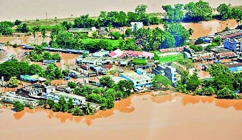 Heavy rain lashes Odisha; flash floods in Hati River