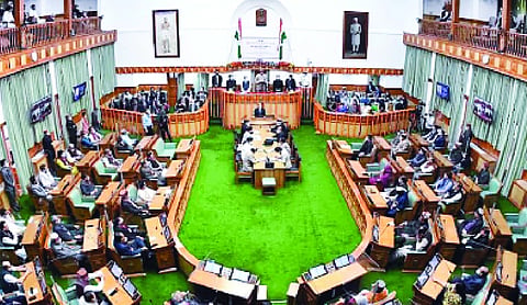 Himachal Pradesh: Congress, BJP face motions over national anthem row