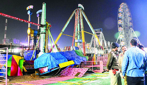 Inspector killed, 13 injured as swing collapses at Surajkund Mela