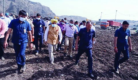 LG reviews Bhalswa landfill