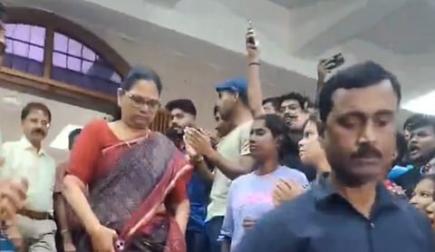 Source: Vikas_aajtak