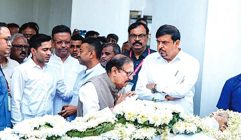 Mamata, Suvendu mourn death of Mukul Roy
