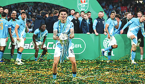 Manchester City dominate Arsenal to win English League Cup