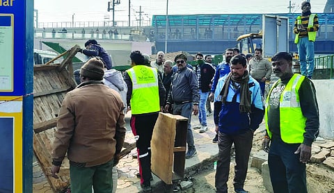 MCD demolishes encroaching structures in Anand Vihar area