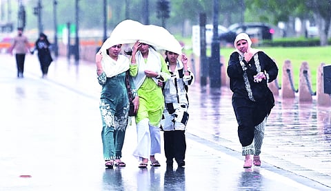 NCR witnesses sudden weather turn
