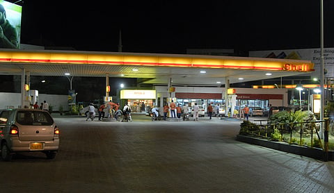 Representational image: A Shell Pakistan fuel station in Karachi. Photo: Umair Khan / Wikimedia Commons (CC BY-SA 3.0).