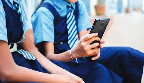 Parents welcome Phone Ban in Himachal schools