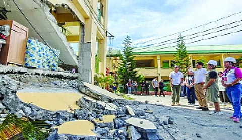 Philippine seeks immediate airlift of food in quake-hit villages