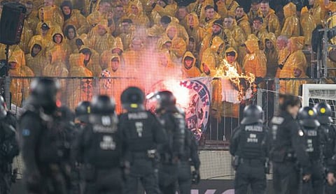 Police chase fans off in clashes at Dresden