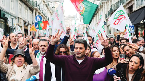 Portugal votes in tight presidential race