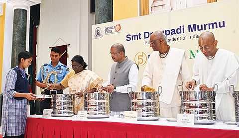 President Droupadi Murmu serves Akshaya Patra’s 5 billionth meal