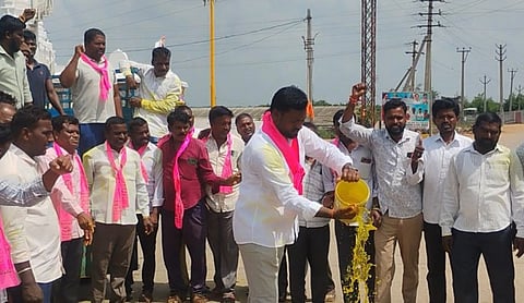 BRS leaders during the turmeric water protest in Telangana. Source: X