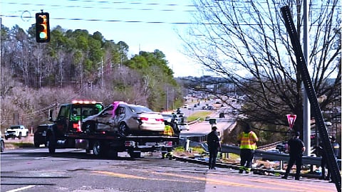 Small plane crash in US airport leaves pilot dead