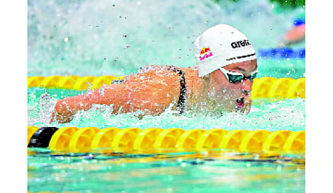 Summer McIntosh breaks women’s 200-m butterfly world record