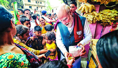 Surprise stop by PM Modi on poll trail