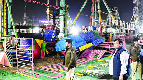 Swing collapses at Surajkund mela, 1 killed