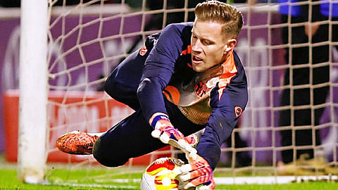 Ter Stegen leaves Barcelona for Girona on loan