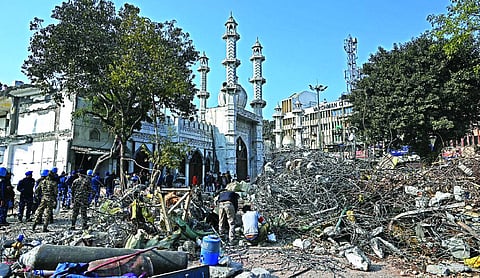 Three more held in Turkman Gate stone-pelting incident
