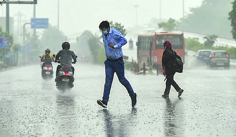 Thunderstorms sweep Delhi after days of scorching heat