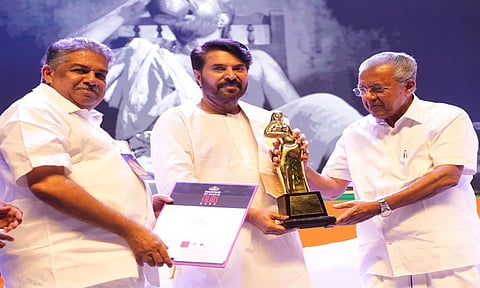 கேரள திரைப்பட விருது விழா: சிறந்த நடிகர் விருது பெற்ற மம்முட்டி