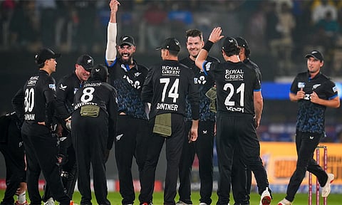 நியூசிலாந்து அணி 50 ரன்கள் வித்தியாசத்தில் வெற்றி