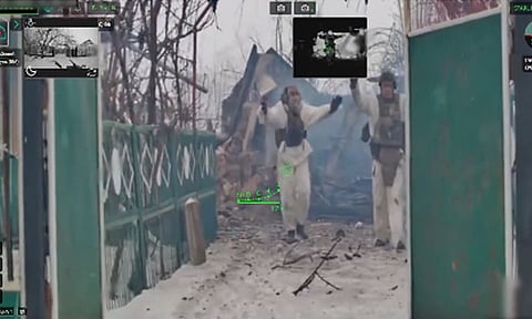 ரஷிய வீரர்களை சிறை பிடித்த உக்ரைனின் ரோபோ; வைரலான வீடியோ