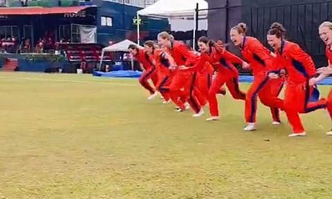 டி20 உலகக்கோப்பைக்கு தகுதி: வித்தியாசமாக கொண்டாடிய நெதர்லாந்து வீராங்கனைகள்