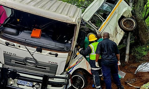 தென் ஆப்பிரிக்காவில் லாரி-வேன் நேருக்குநேர் மோதி 11 பேர் பலி