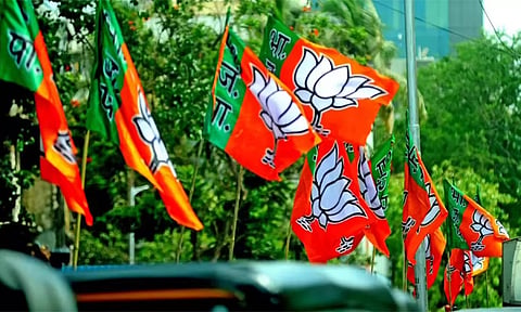 விஜய்யை இயக்கும் கொள்கை ஆசான் யார்? தமிழக பா.ஜனதா கேள்வி