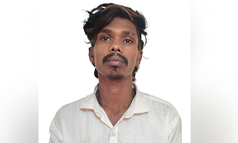 முன்பகையில் வாலிபரை இரும்பு கம்பியால் தாக்கியவர் கைது