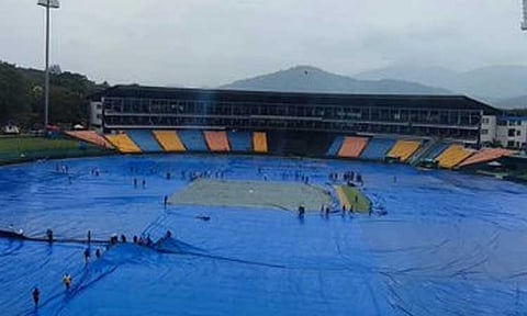 இலங்கை- இங்கிலாந்து முதல் டி20: மழையால் டாஸ் போடுவதில் தாமதம்