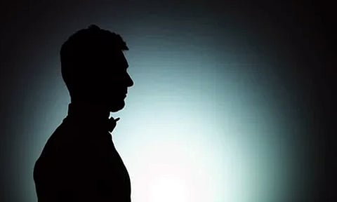 மனைவிக்கு பதிலாக கணவருக்கு இறப்பு சான்றிதழ் வழங்கிய அதிகாரிகள்