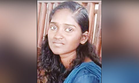 கஞ்சா எண்ணெய் கடத்திய வழக்கில் பெண்ணுக்கு 10 ஆண்டு சிறை தண்டனை