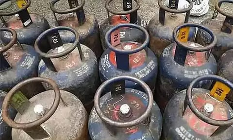 வணிக பயன்பாட்டிற்கான சிலிண்டர் விலை உயர்வு - வணிகர்கள் அதிர்ச்சி