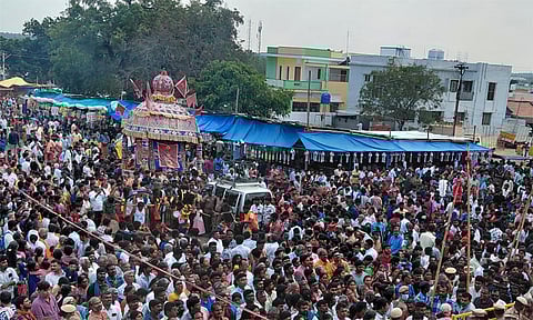 சிவன்மலை தைப்பூச தேரோட்டம்.. ‘அரோகரா’ முழக்கத்துடன் தேர் இழுத்த பக்தர்கள்