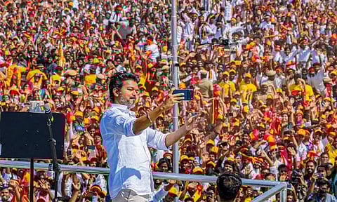 இதுவரை 3.02 லட்சம் பேருக்கு கியூஆர் கோடுடன் கூடிய டிஜிட்டல் அடையாள அட்டை: தவெக